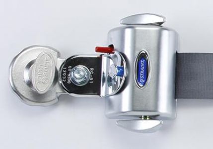 Q'STRAINT QRT Deluxe 型是第一種自鎖、自動收緊的可收縮系統